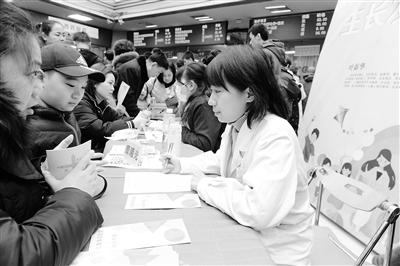 蘭州大學(xué)第一醫(yī)院舉行“新年！新高度！”兒童保健義診活動(dòng)