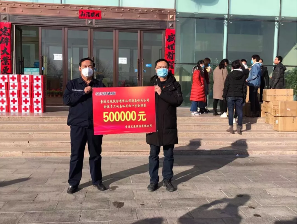 【眾志成城戰(zhàn)勝疫情】你們?cè)谇盀槲覀冋陲L(fēng)擋雨，這點(diǎn)心意請(qǐng)收下！大愛(ài)雄關(guān)我們一起前行