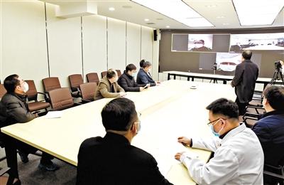 蘭大校長嚴(yán)純?nèi)A等視頻連線蘭大一院、二院支援湖北醫(yī)療隊員