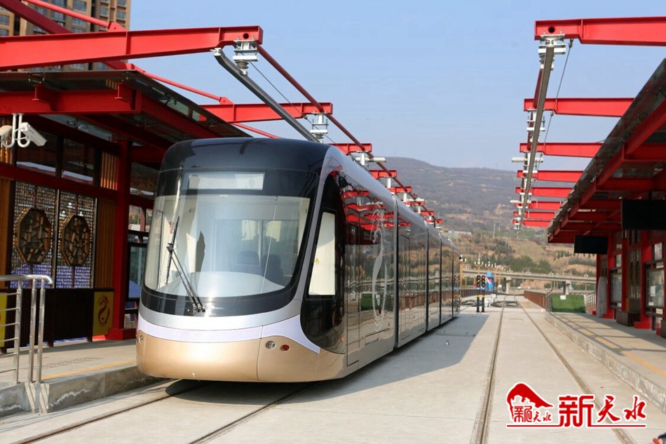 王銳調(diào)研有軌電車示范線一期工程、工業(yè)博物館等項(xiàng)目建設(shè)情況