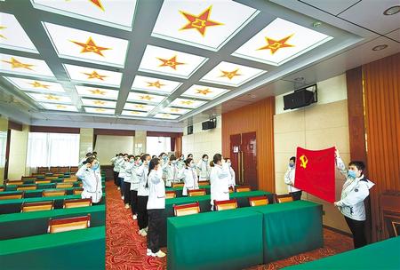 一次難得的黨課——甘肅第二、第三批援鄂醫(yī)療隊(duì)預(yù)備黨員宣誓儀式側(cè)記