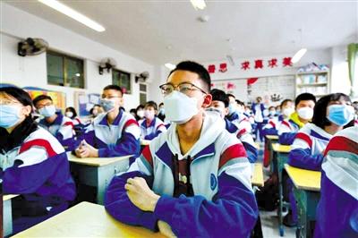 甘肅省初三和高一、高二年級(jí)學(xué)生昨日開(kāi)學(xué) 青春校園又聞瑯瑯讀書聲