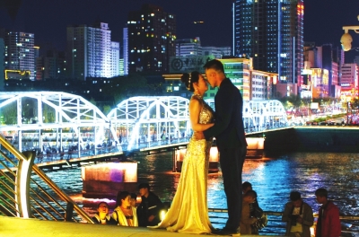 昨夜，中山橋夜景燈光更漂亮了