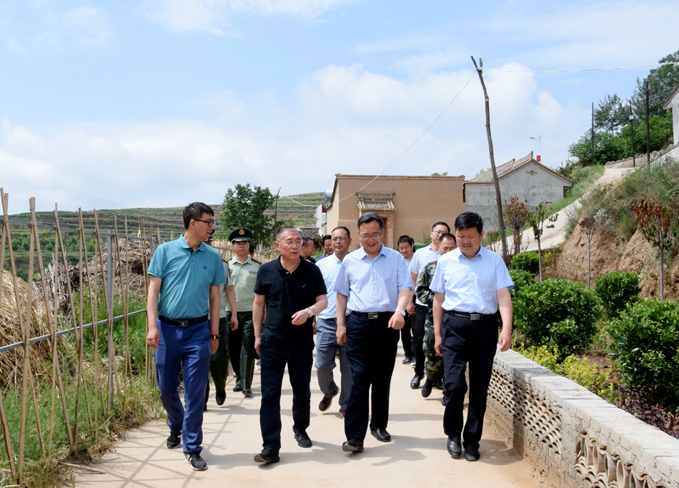 王銳深入麥積區(qū)、甘谷縣掛牌督戰(zhàn)村調研指導脫貧攻堅工作