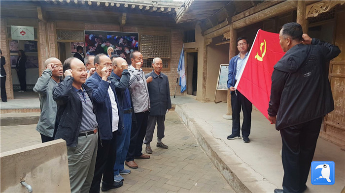 7月1日，臨夏州紀委監(jiān)委機關黨總支組織退休黨支部部分黨員前往東鄉(xiāng)縣布楞溝村史館，開展主題黨日活動。_副本.jpg