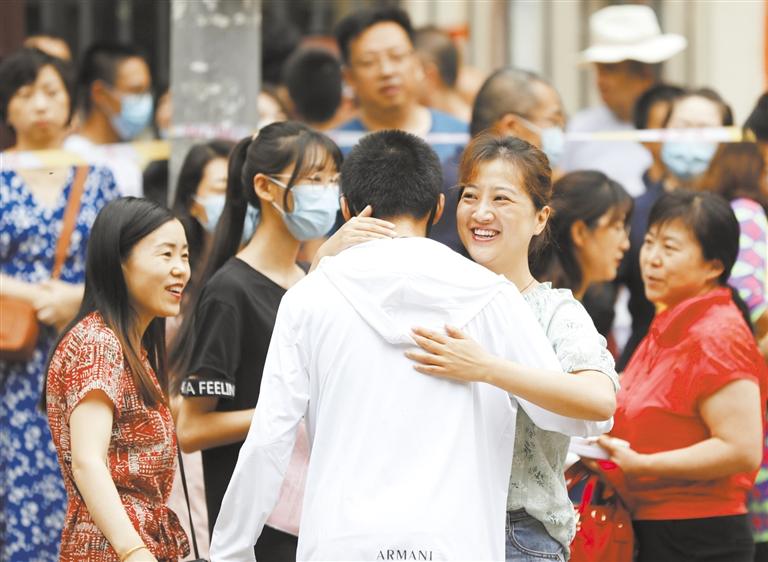 蘭州中考首日 3.7萬名學(xué)子踏上逐夢(mèng)路