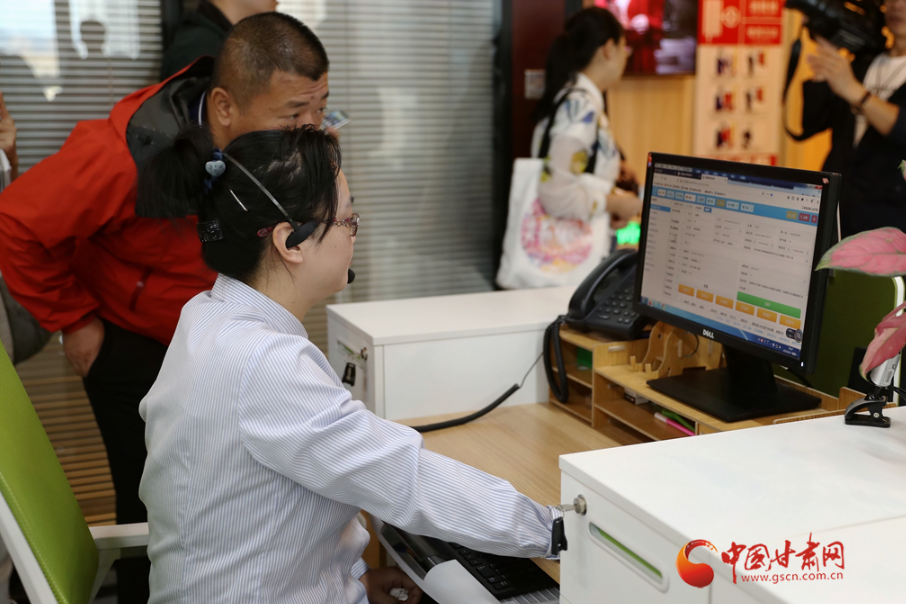 【走向我們的小康生活】蘭州：虛擬養(yǎng)老院托起幸?！跋﹃柤t”