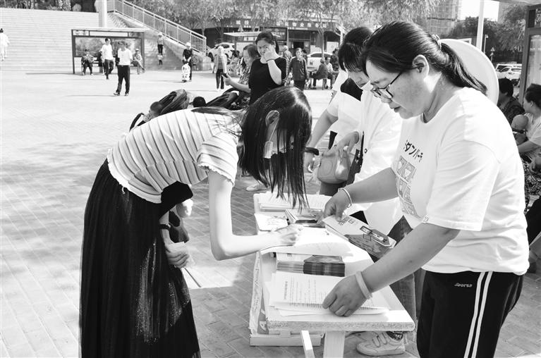 蘭州草場街街道召開創(chuàng)業(yè)明星報(bào)告會