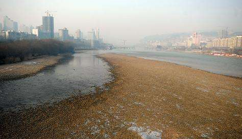 市民：黃河水位大降會(huì)不會(huì)影響供水？ 水務(wù)部門：枯水期流量偏小屬于正?，F(xiàn)象