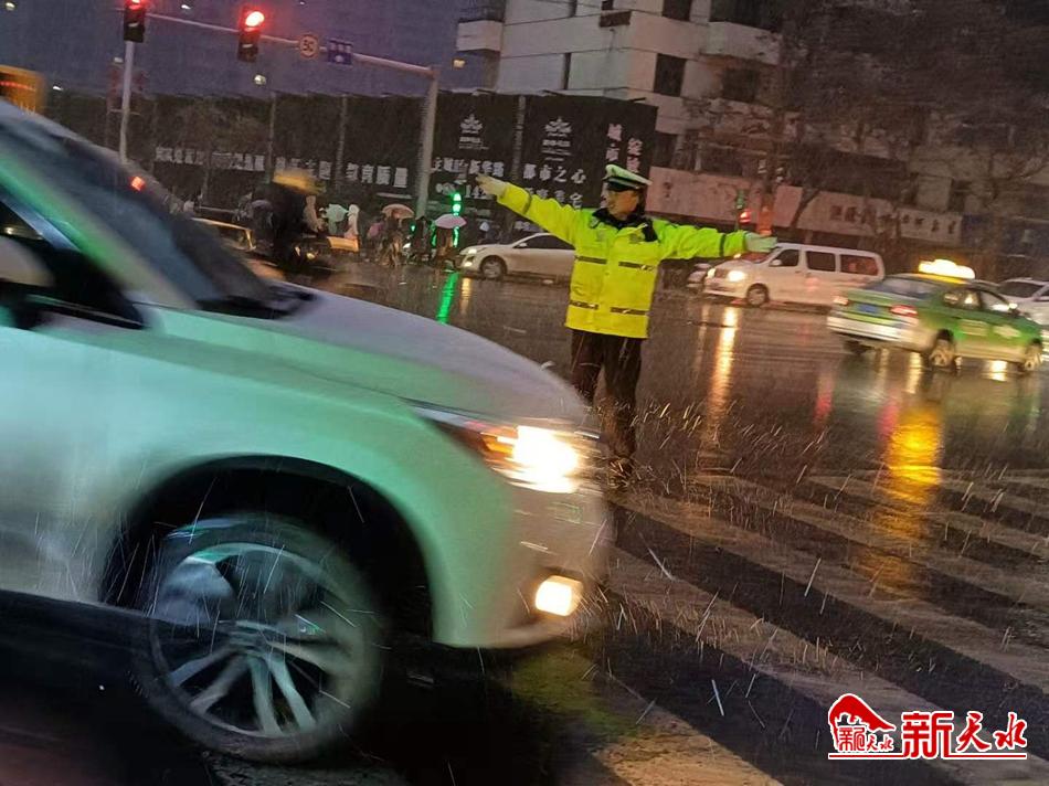 風(fēng)雪襲來，天水最美“警色”在路上！