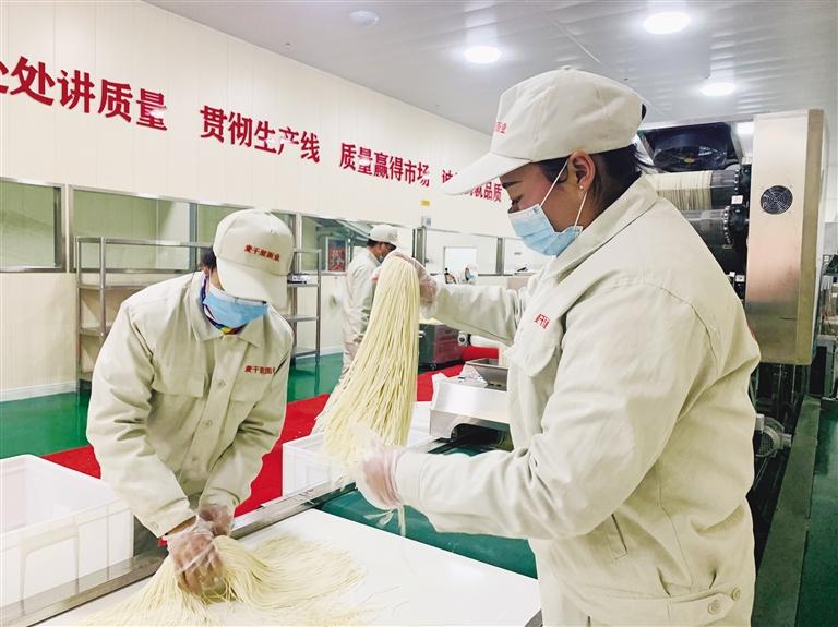 蘭州市規(guī)?；懊鏃l加工項(xiàng)目”投入運(yùn)營 將配送到市區(qū)280多家直營店