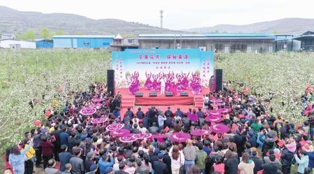 隴南禮縣舉辦“學(xué)黨史·感黨恩·賞花?！むl(xiāng)村游”活動(dòng)