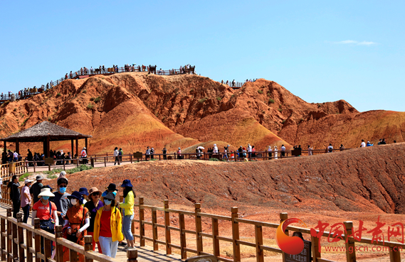 端午假期張掖共接待游客87.05萬(wàn)人次，實(shí)現(xiàn)旅游收入4.64億元