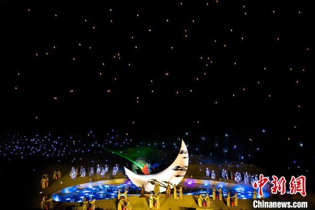 圖為大型沙漠實(shí)景演出《敦煌盛典》演出劇照。(資料圖) 敦煌市委宣傳部供圖