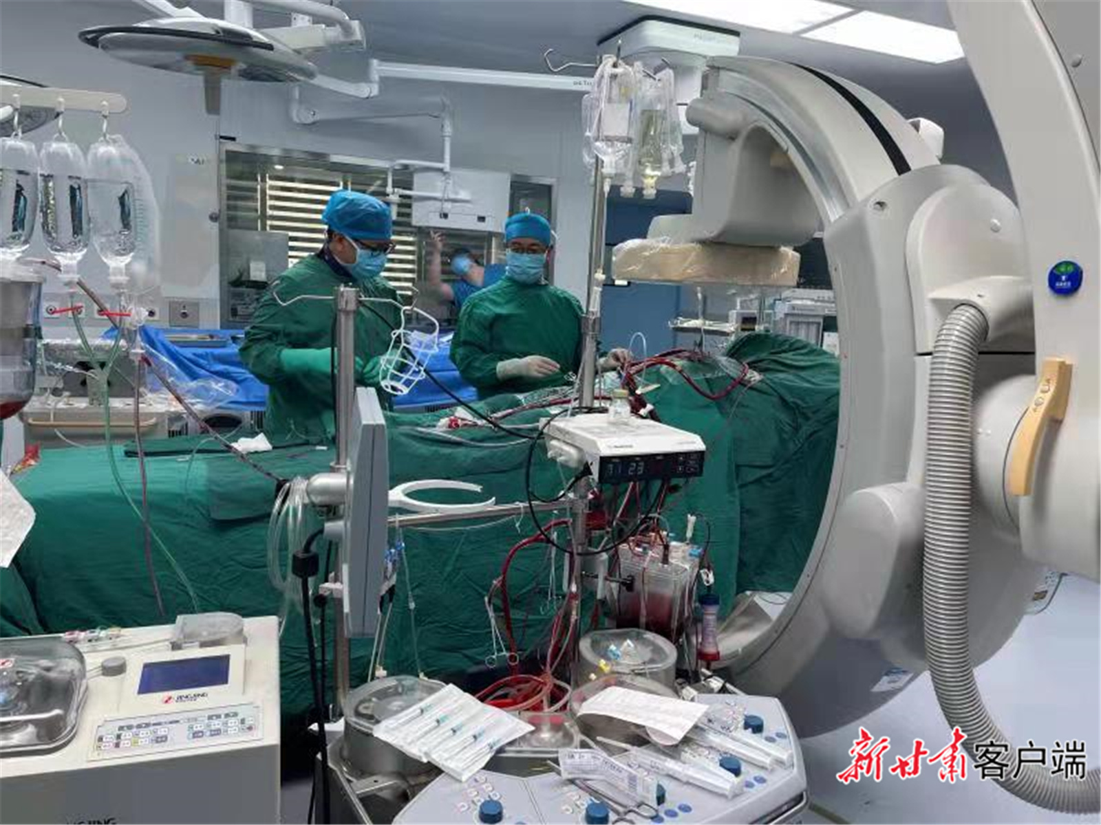 填補省內(nèi)空白，蘭大一院連續(xù)完成“一站式”雜交手術(shù)