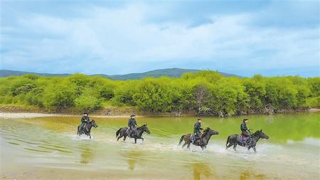 草原騎警，牧民心中的親人——記瑪曲縣公安局草原騎警大隊