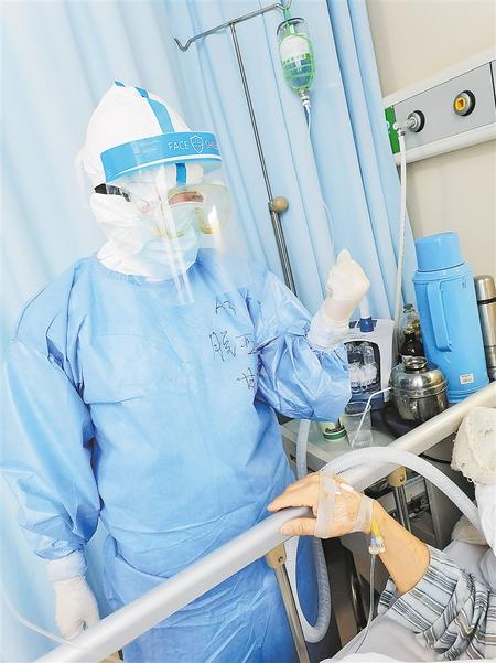 白衣天使 逆風(fēng)綻放——記第48屆南丁格爾獎獲得者、慶陽市人民醫(yī)院重癥監(jiān)護室護士長脫亞莉