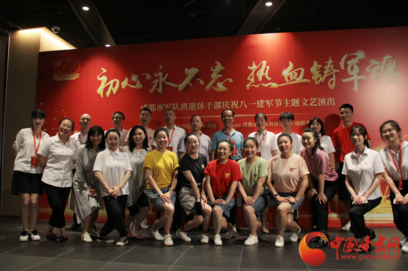 【蘭大新聞學(xué)子重走西北角】不變的軍旅情，不滅的舞臺夢——記原成都軍區(qū)政治部戰(zhàn)旗文工團國家一級演員楊思遠