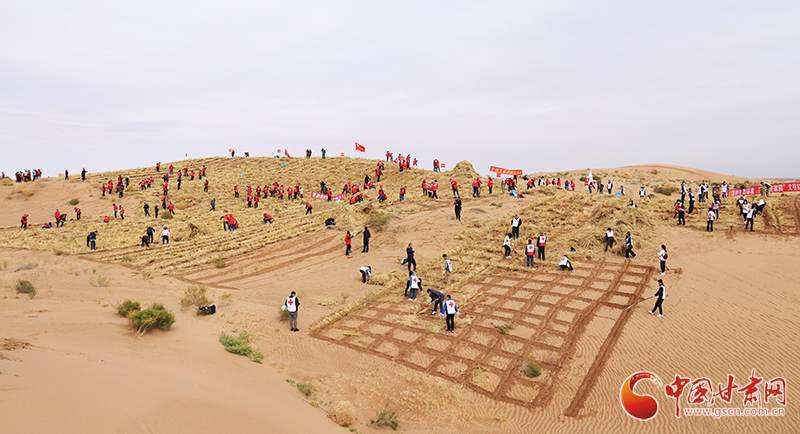 甘肅省委宣傳部、省文明辦、省志愿服務聯(lián)合會在古浪縣舉行壓沙主題文明實踐志愿服務活動