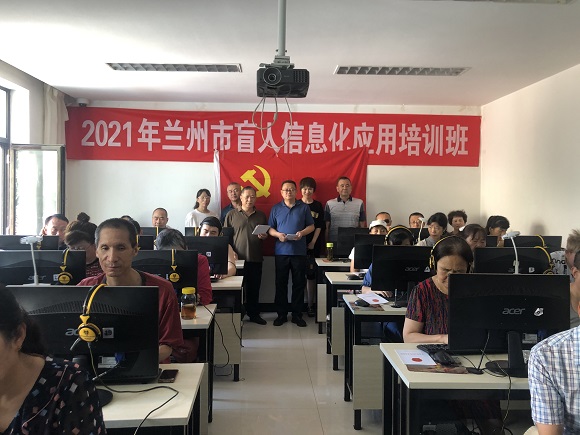 維權(quán)處黨支部開展“法律宣傳進(jìn)學(xué)?！敝驹刚叻?wù)活動