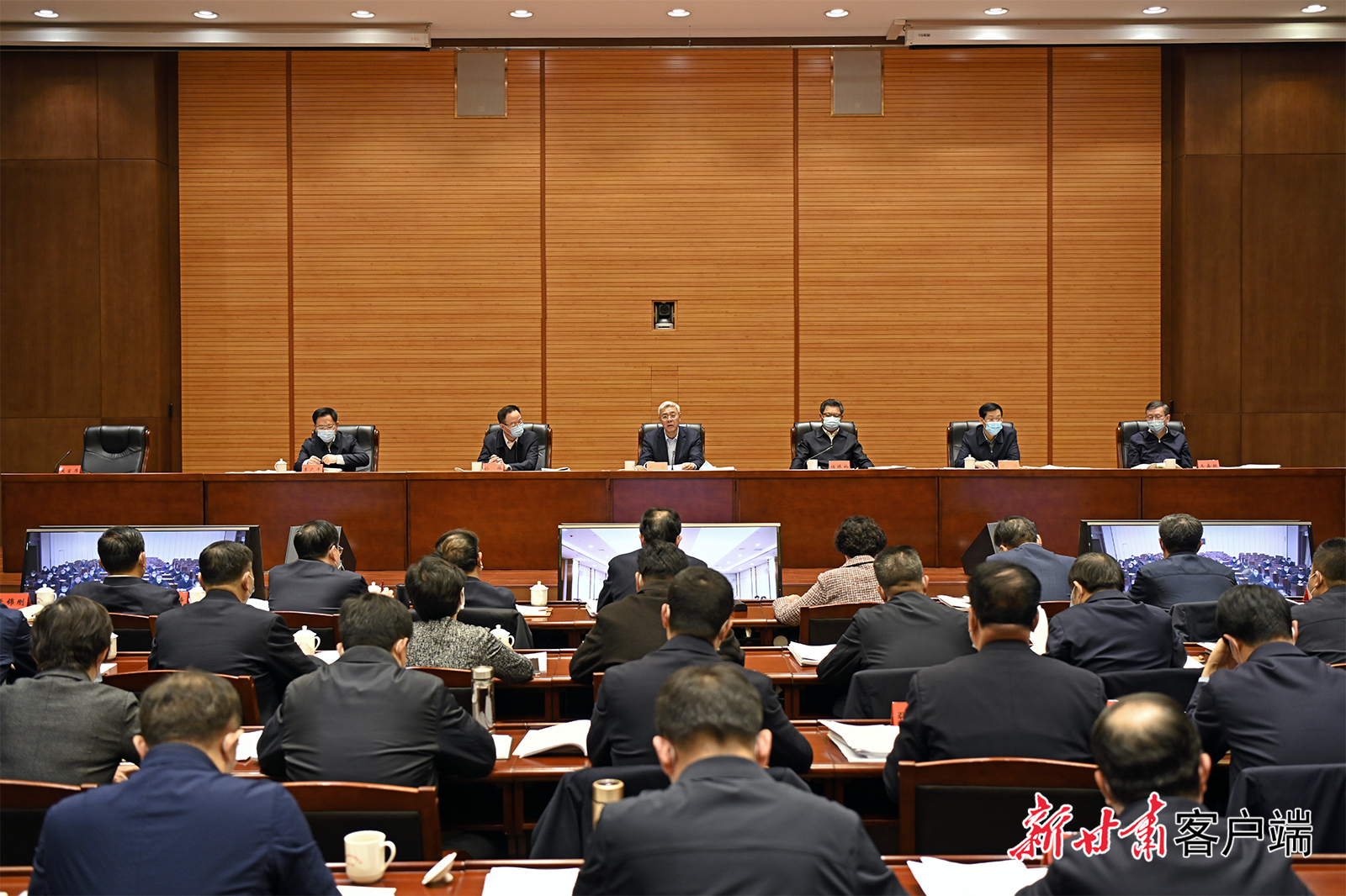 尹弘在省委農(nóng)村工作領(lǐng)導(dǎo)小組會(huì)議上強(qiáng)調(diào)：以深厚為民情懷鞏固拓展脫貧攻堅(jiān)成果，用高度負(fù)責(zé)精神扎實(shí)做好備考迎評(píng)工作