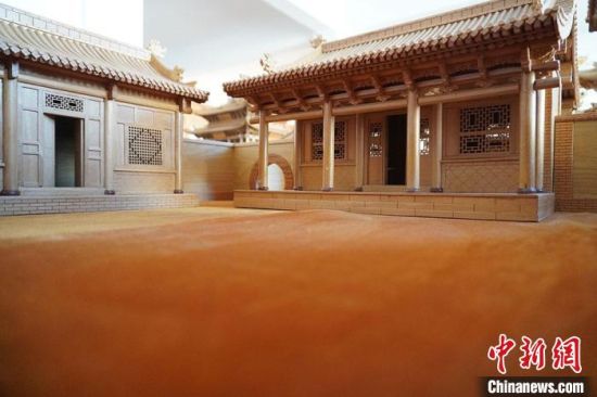 圖為微縮建筑蘭州四合院內(nèi)部結(jié)構(gòu)?！【琶赖┰?　攝