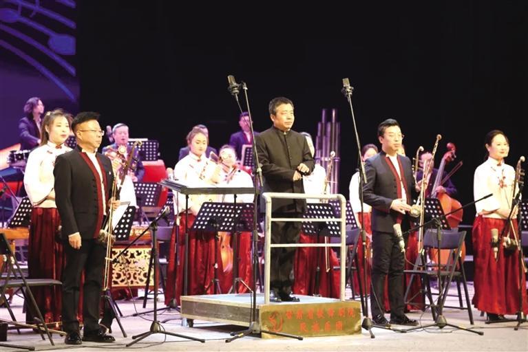 中外影視經(jīng)典民族交響音樂(lè)會(huì)《歲月留聲》為父老鄉(xiāng)親送祝福