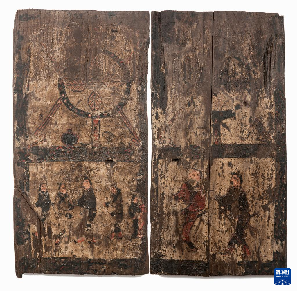 湖北云夢(mèng)縣鄭家湖戰(zhàn)國(guó)秦漢墓地的一處板門繪畫(huà)（資料圖）。