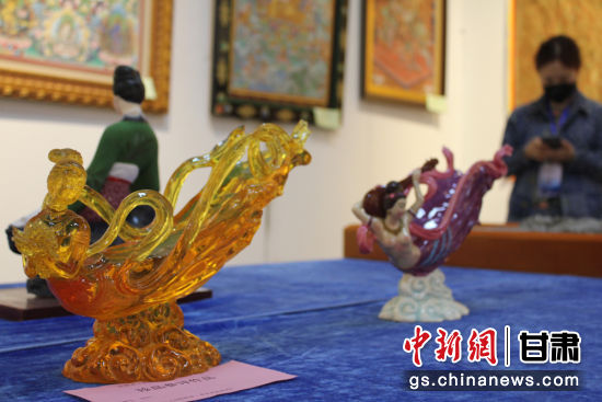 圖為敦煌飛天造型的作品。徐雪 攝