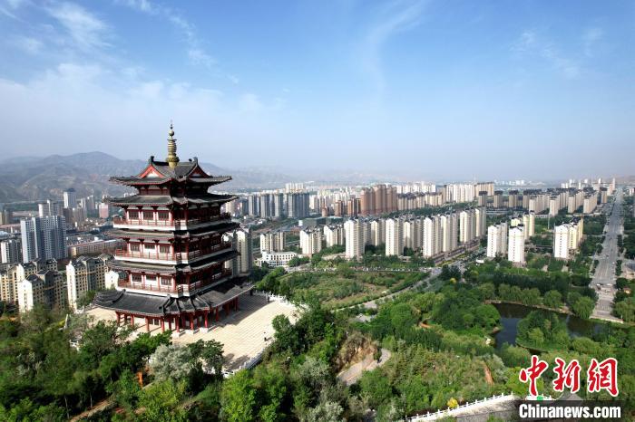 圖為航拍樂都區(qū)朝陽山片區(qū)?！⊙Φ?攝