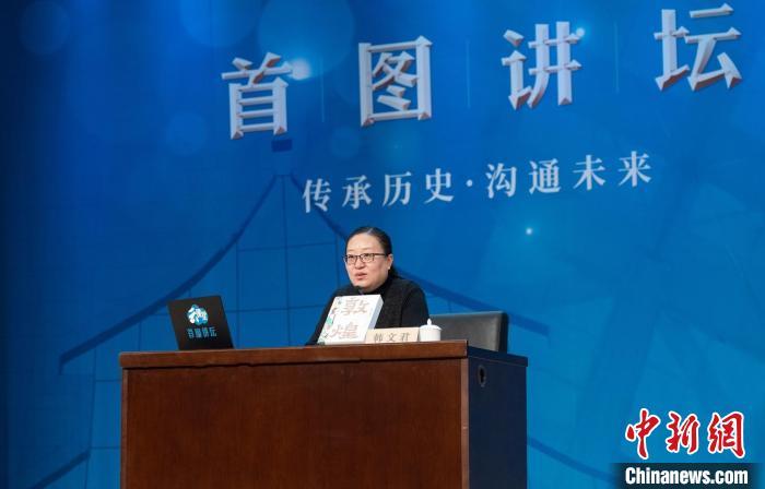 敦煌研究院文化弘揚部講解科科長韓文君?！『衔乃嚦霭嫔绻﹫D