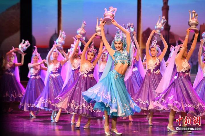 《絲路花雨》外國演員在波斯酒舞中領舞。楊艷敏 攝