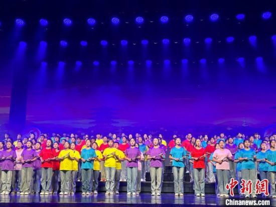 5月28日晚，“詩意甘肅·絲路長風三千里”——月出涼州·武威詩會在甘肅省武威市漢唐天馬城舉行。楊娜 攝