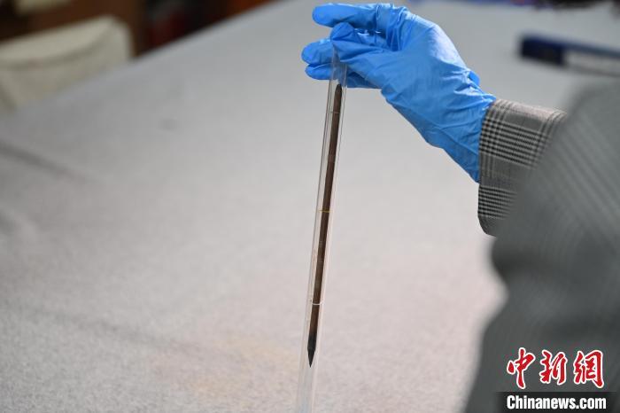 2024年5月7日，甘肅省博物館館藏國寶級文物“白馬作”毛筆。李亞龍　攝